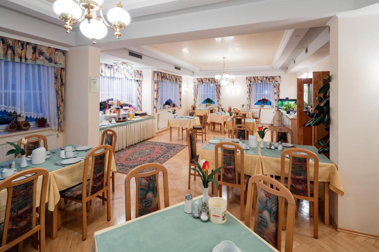 Gasthaus Pension Zum Lustigen Steirer 穆尔河畔布鲁克 外观 照片