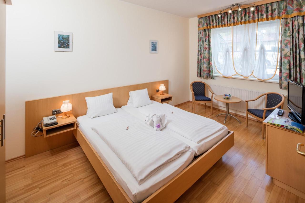 Gasthaus Pension Zum Lustigen Steirer 穆尔河畔布鲁克 外观 照片