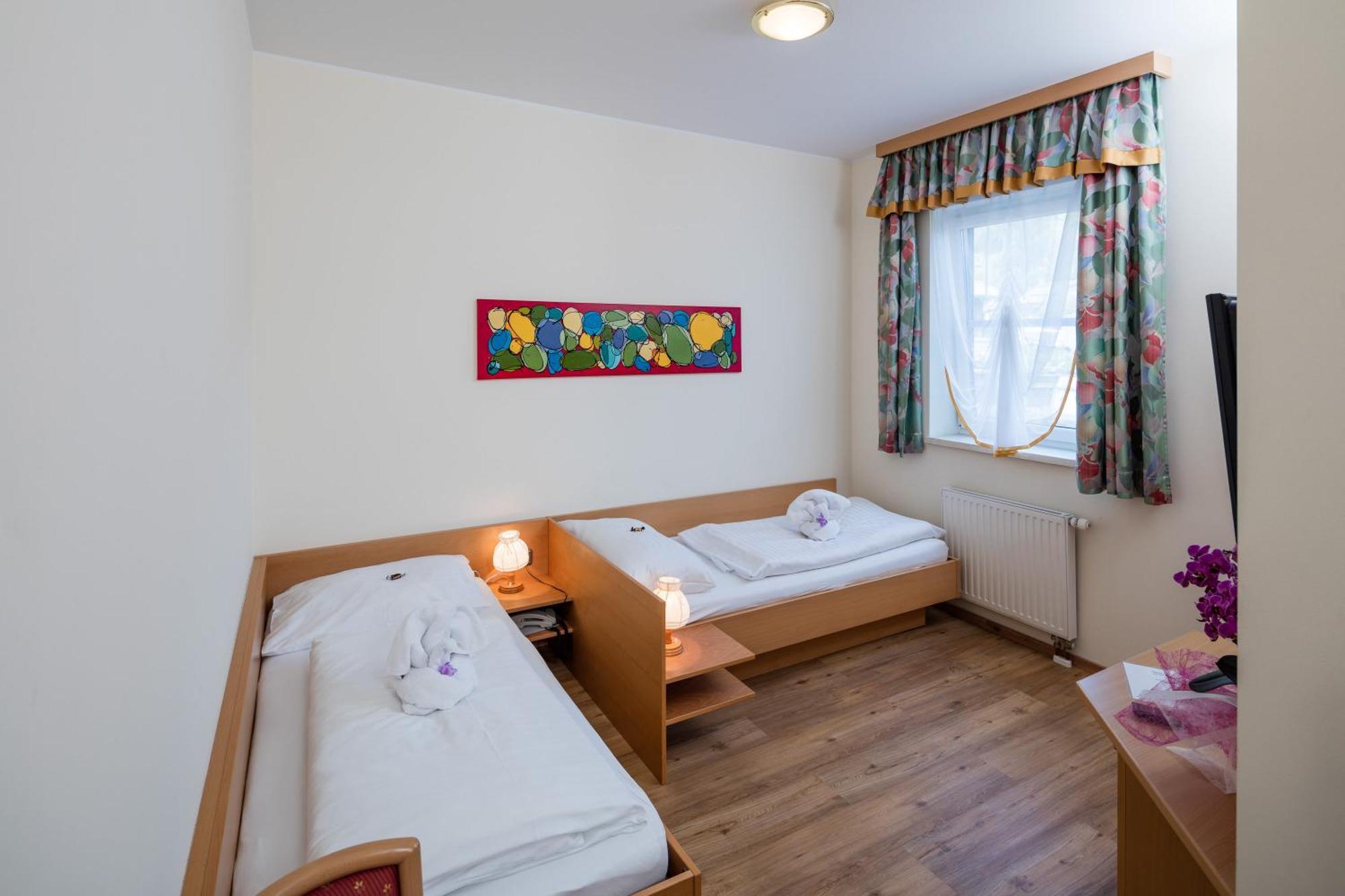 Gasthaus Pension Zum Lustigen Steirer 穆尔河畔布鲁克 客房 照片