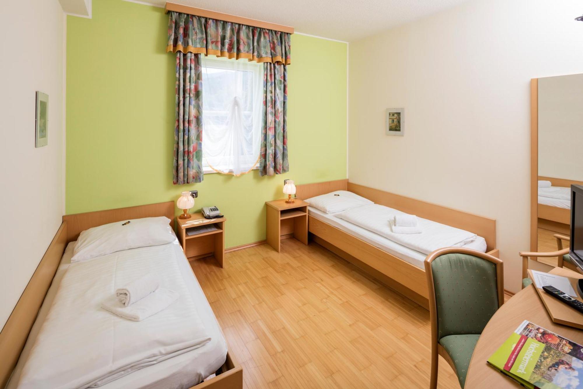 Gasthaus Pension Zum Lustigen Steirer 穆尔河畔布鲁克 客房 照片
